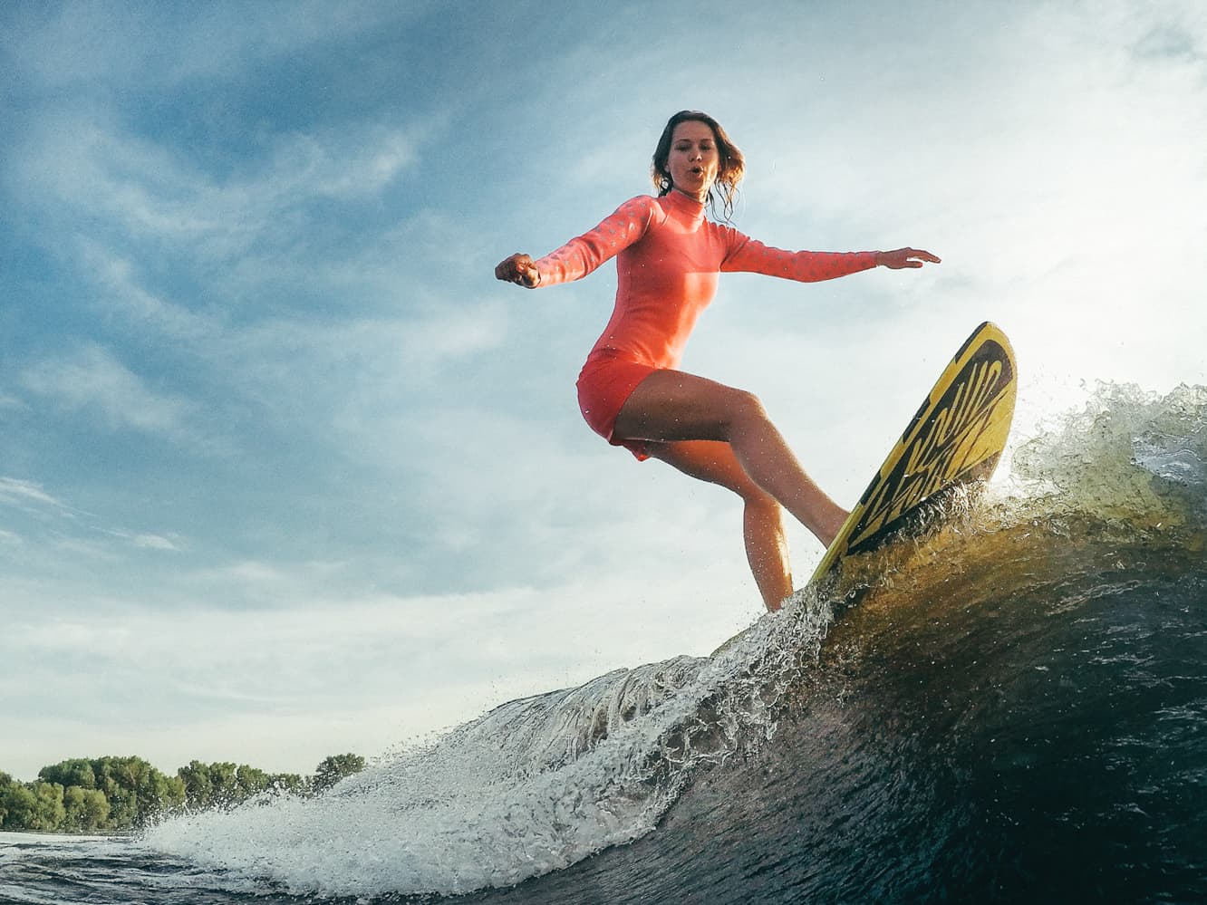 Вейксерфинг на современном катере с баластной системой