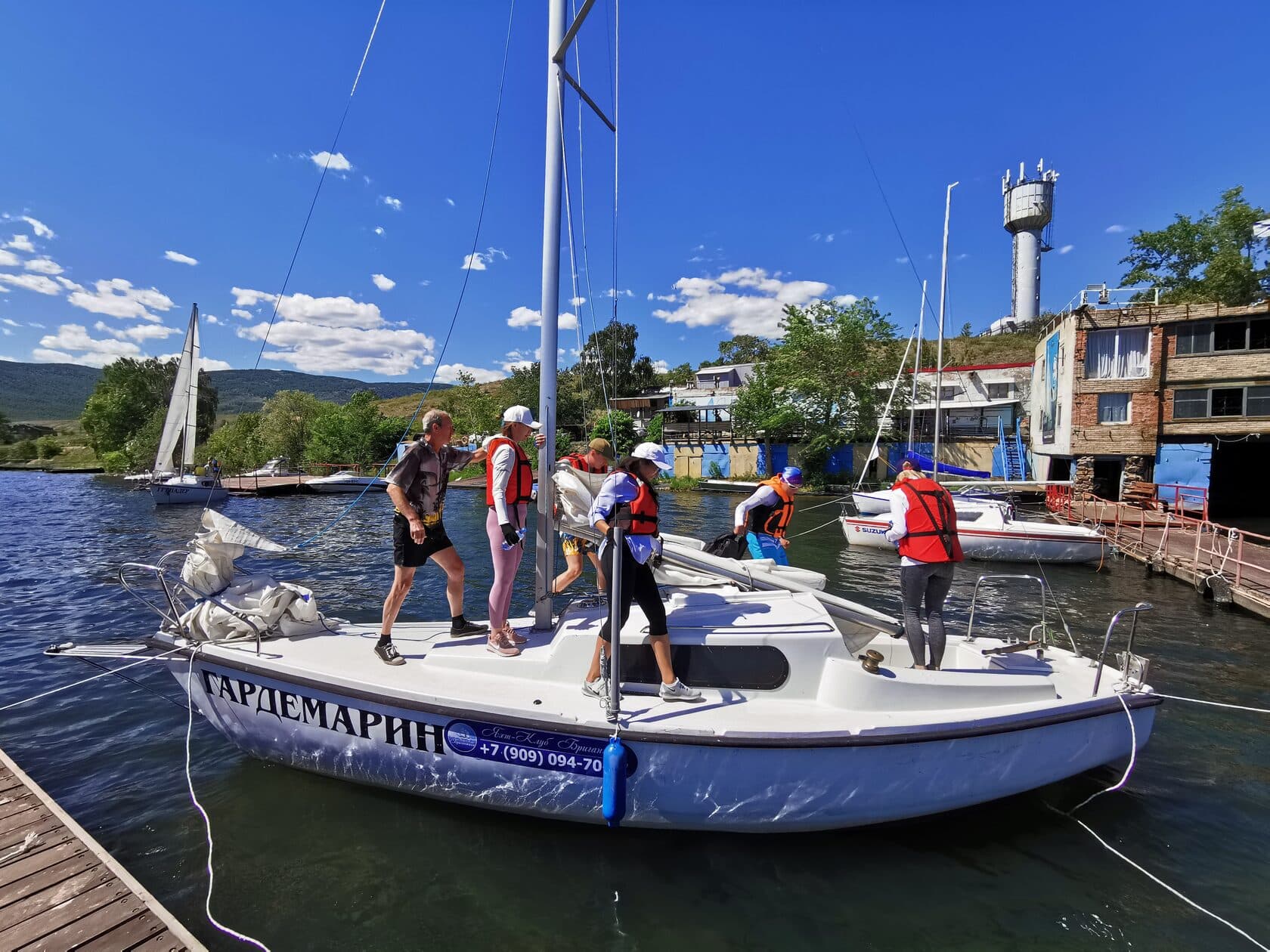 Часовая прогулка на парусной яхте типа Нефрит