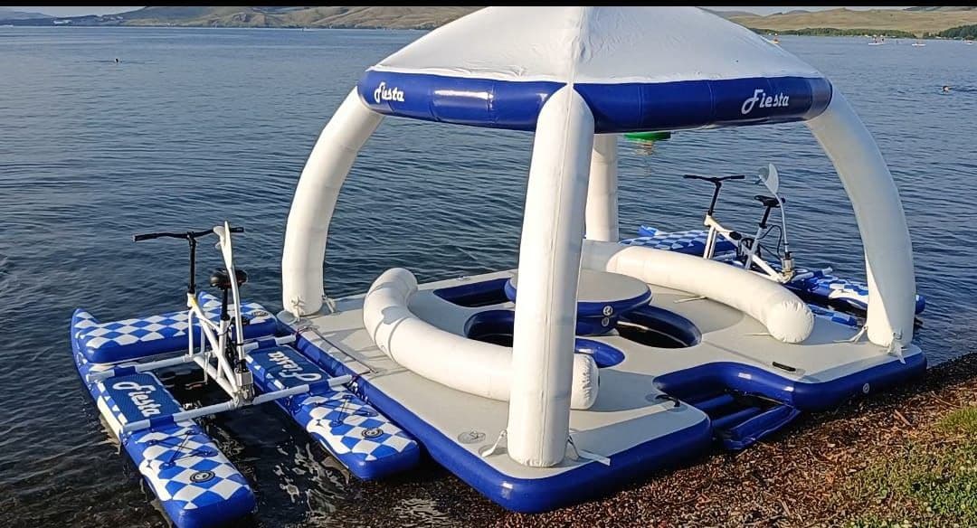 Объединяй релакс и драйв: Плавучий остров + 2 водных велосипеда.