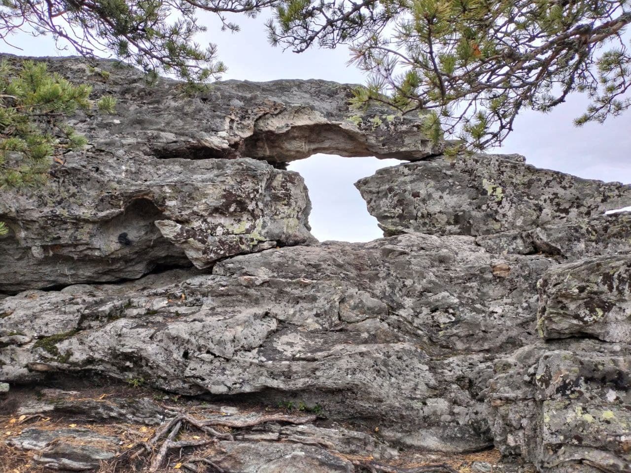 Автотур на Кульсугадыташ — красивый скальный гребень